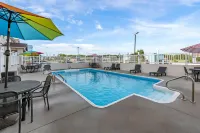 Super 8 by Wyndham Independence Kansas City - Pool