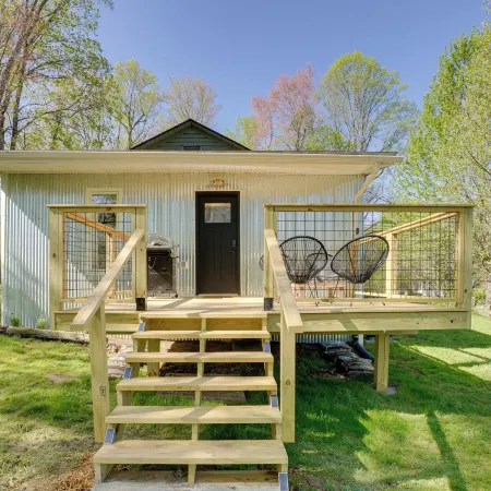 Mid-Century Modern Fayetteville Home Close to Town