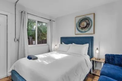 427 NE 107th Studio · 6BR 3BA 7 Beds Pool Parking 2 Kitchen Hotels near Miami Shores Aquatic Center(Private Facility for Residents of BHI and Miami Shores Residents Only))