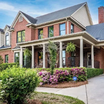 PARADISE FOUND<br>Lakefront - Pool - Beautiful Views