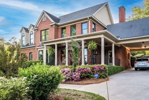 PARADISE FOUND<br>Lakefront - Pool - Beautiful Views