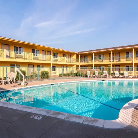 Quality Inn & Suites Near Downtown Bakersfield