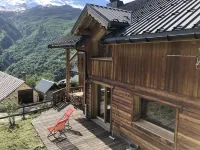 Chalet with nice view, garden and hot tub. Ideal for skiing and cycling! Hotels in Valloire