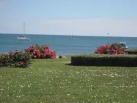 Ideal facing the sea and the old port Hotels in Sarzeau
