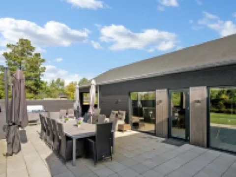 "Tinella" - 250m to the Fjord Hotels in Skjern