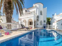 Villa in Empuriabrava with Private Pool & Mooring