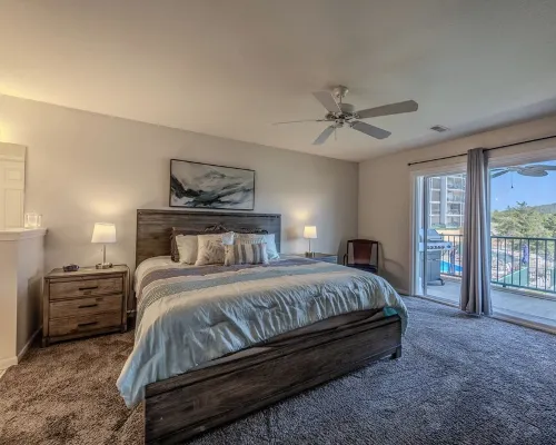Lake of the Ozarks Premier lakefront 3-bedroom condo. Fishing, Swimming,boating. 拉塞爾住宿飯店