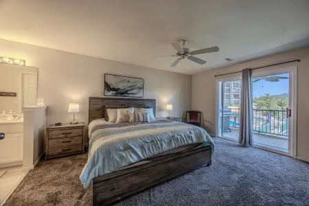 Lake of the Ozarks Premier lakefront 3-bedroom condo. Fishing, Swimming,boating.