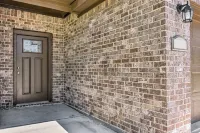 Family-Friendly Texas City Home ~ 15 Min to Kemah Boardwalk!