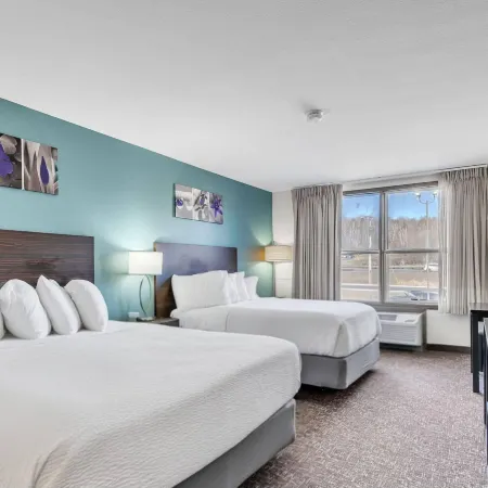 Duluth Inn & Suites Near Spirit Mountain
