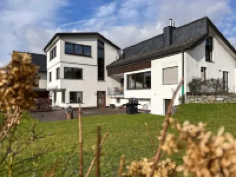 Modernes Split-Level Haus Nahe am Hennesee Hotels in Meschede