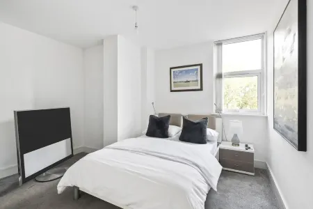 2 Bed Apartment, Free Parking, Chelmsford City Centre, with Sky Sports, Movies and Netflix