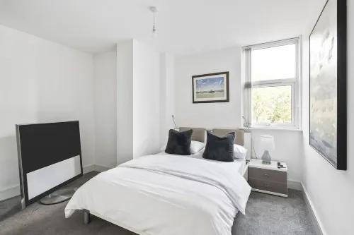 Luxurious 2 Bedroom Apartment with Free Parking in Chelmsford City Centre with Sky Sports & Movies