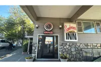 Sundowner Inn by Capital O Forsyth I 94 포사이스 호텔