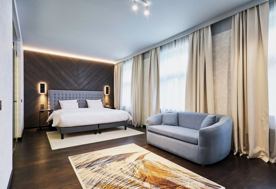 Pullman Riga Old Town 호텔의 고급스러운 로비