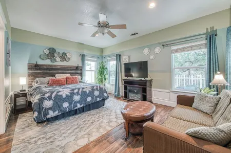 Oak Hollow / Hot Tub / E V Charger - Near Yosemite