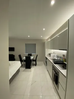 Buckingham Apartments - parking