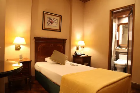 Herald Suites Отели рядом с достопримечательностью «The Linear Makati Tower 2»