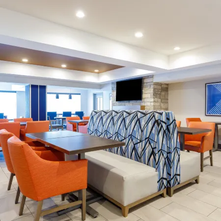 Holiday Inn Express & Suites Lancaster by IHG