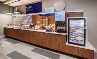 Holiday Inn Express & Suites Oswego