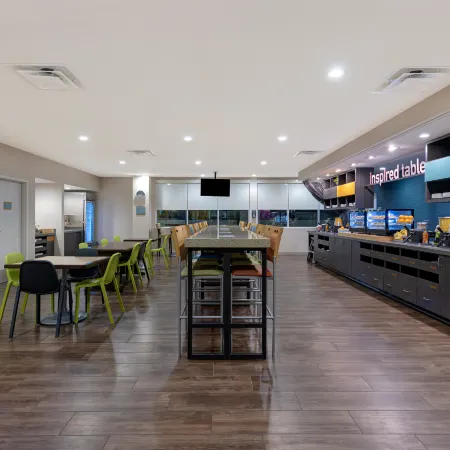 Home2 Suites by Hilton Orlando/International Drive South Отели рядом с достопримечательностью «Аутлет-центр Orlando Premium Outlets»