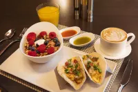 Canopy by Hilton Dallas - Uptown - breakfast