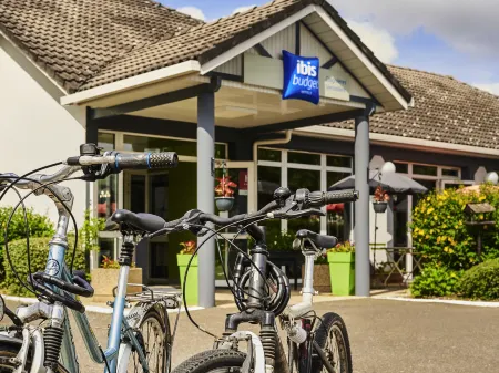 Ibis Budget Versailles Coignieres Отели в г. Ле Пере-ан-Ивелин