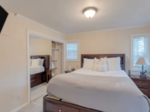 Lake Star by AvantStay Hot Tub Walk to Beach Hotels in Kings Beach