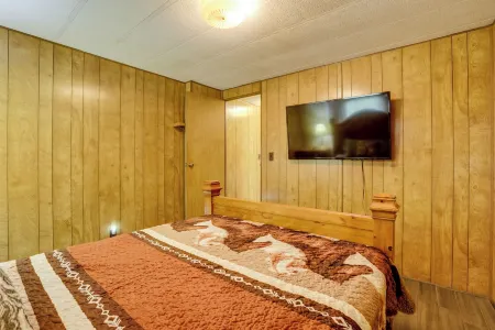 Furnished Outdoor Oasis! 22 Mi to Lake Livingston