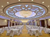 Diplomat Radisson Blu Hotel, Residence and Spa Hotels near Hoora