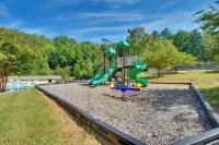 Mountain Cottage w/ Views Near Tail of the Dragon! - 3-Star