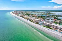 OCEANFRONT 4b/3ba St. Pete/Clearwater. Heated Pool. Patio. Paddleboards Hotel a Redington Beach