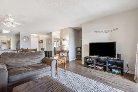 Poolside Oasis at the Pointe 2Br Condo Minutes from Table Rock Lake