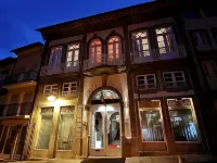 ホテル メストレ デ エイビス ギマランイス歴史地区周辺のホテル