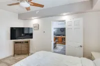 1Br/Bd Mountain View, Large Patio, 100% Private, Near Malls, Beaches and More...