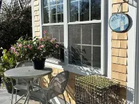 Cozy, clean, relaxing beach cottage awaits you!! Hotels in Fairhaven