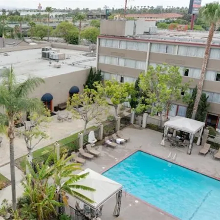 Howard Johnson by Wyndham Fullerton/Anaheim Conference Cntr