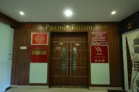 Breeze Palace Hotels in Karur District