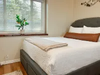 Charming Cabin• steps from the beloved R&R Cafe