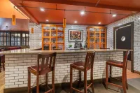 Best Western Plus Waltham Boston - bar