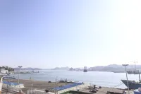 Adios Hotel - parking