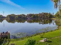Luxurious Fishing Lake Paradise Close to Busch Garden/Moffitt Cancer Center/USF Hotels in Lutz