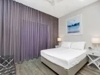 Cairns North 4-Bed with Outdoor Dining & Pool