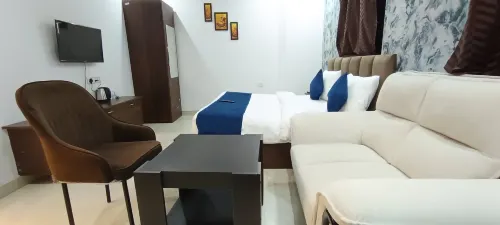 HOTEL KINGS PARADISE BANQUET & LAWN, Airport