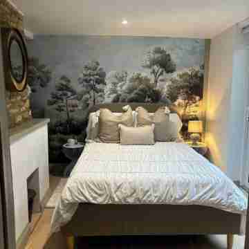 Cottage on High Street, own Parking and EV Charger Rooms