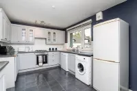 2 Bedroom Flat - Free Parking Hotels in Clydebank