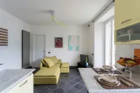 Lovely Apartment Overlooking Lake by RentAllComo - Wifi
