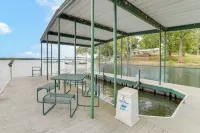 Bring Your Boat! Lakefront Home w/ Dock in Grove - 3 estrellas