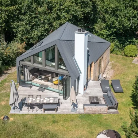 Charming 8-person Villa With hot tub Near the Forest