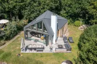 Charming 8-person Villa With hot tub Near the Forest
